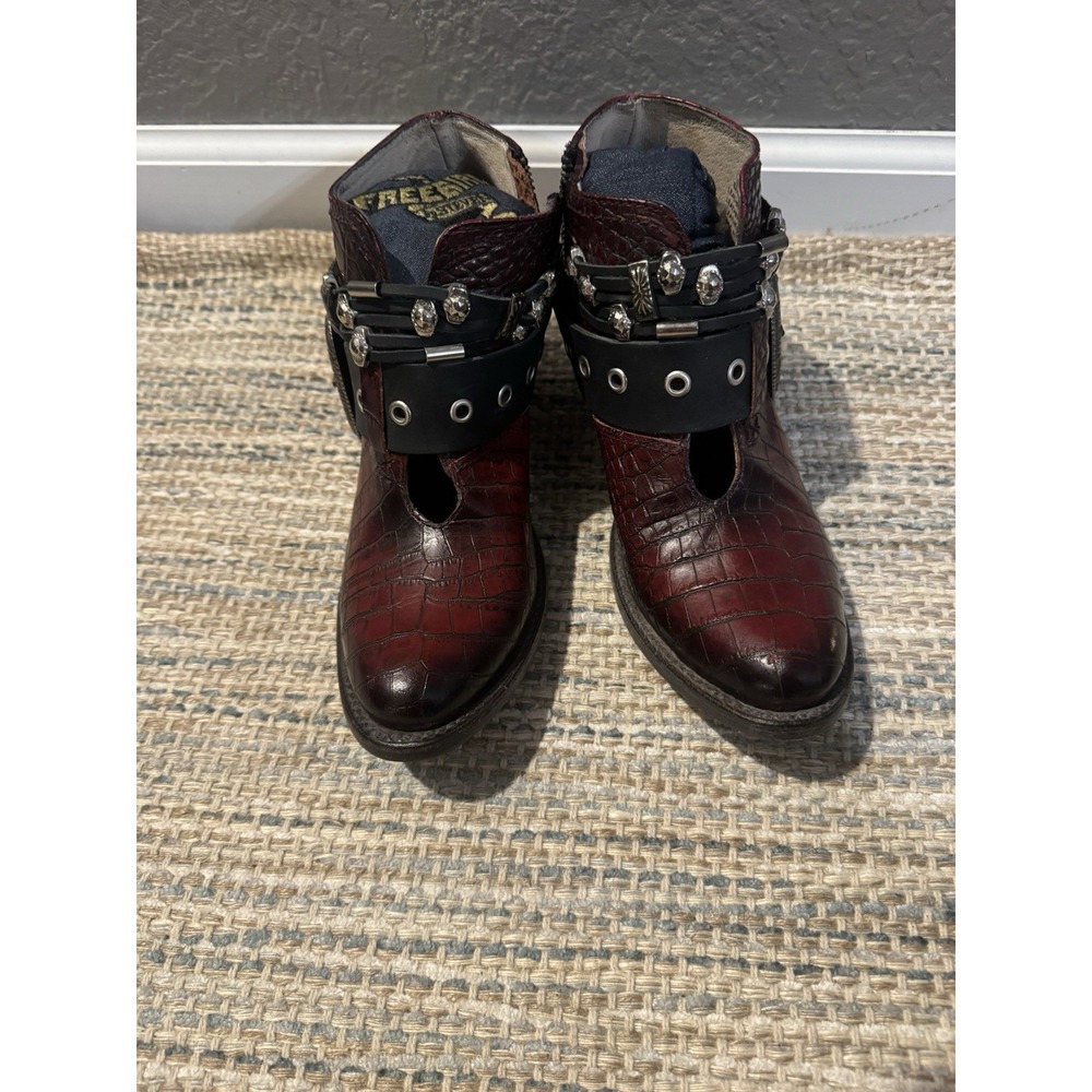 Freebird Steven Saloon Ankle Booties Red Size 8 In Excellent Condition